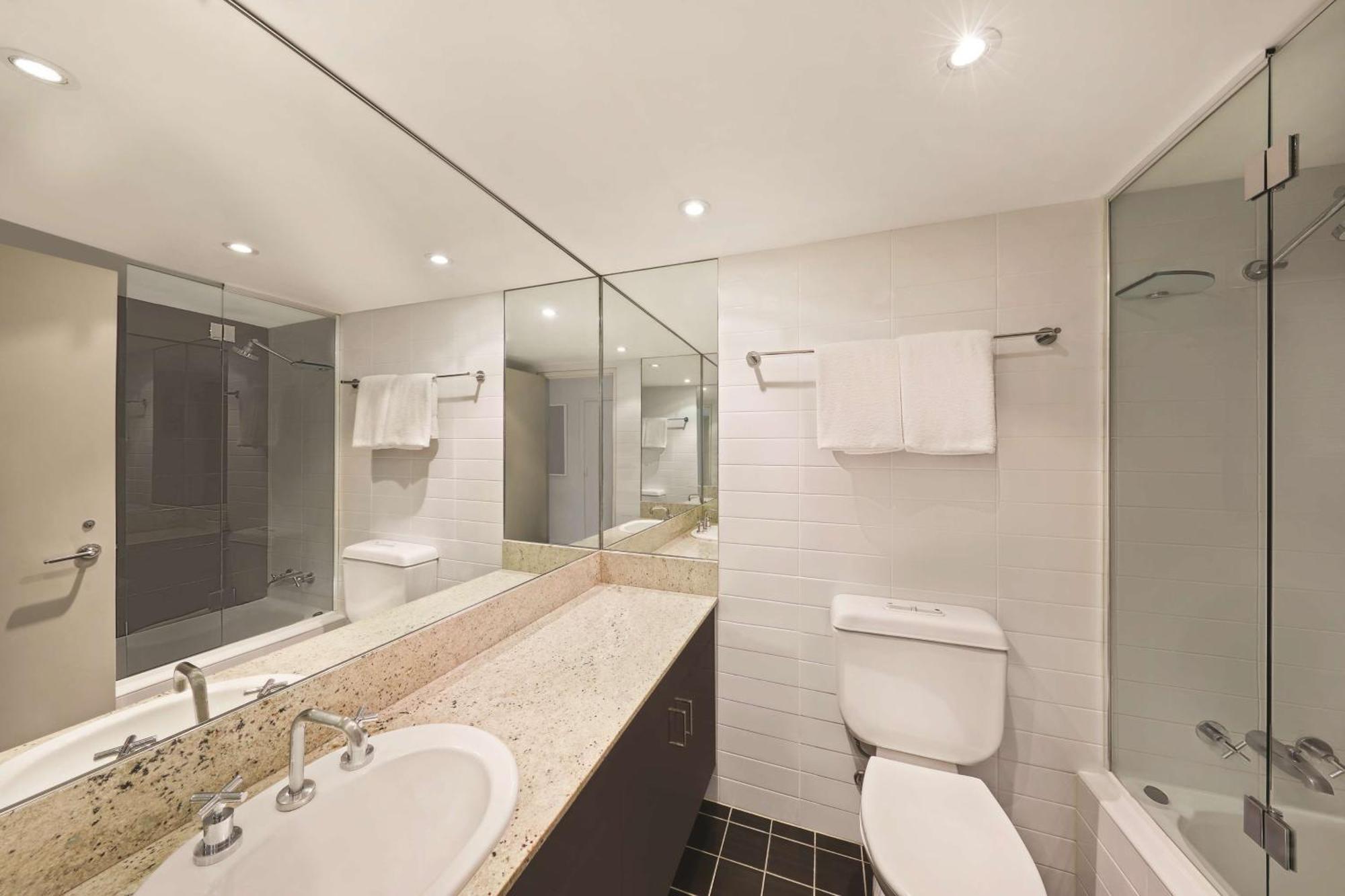 Apartamento de 2 dormitorios con terraza - Adina Surry Hills