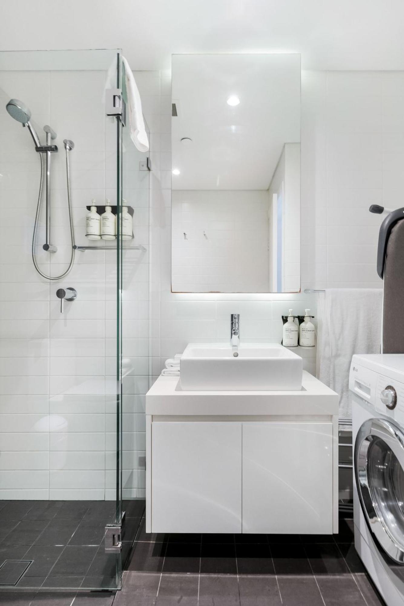 One-Bedroom Apartment Balcony,1613684995:JPEG