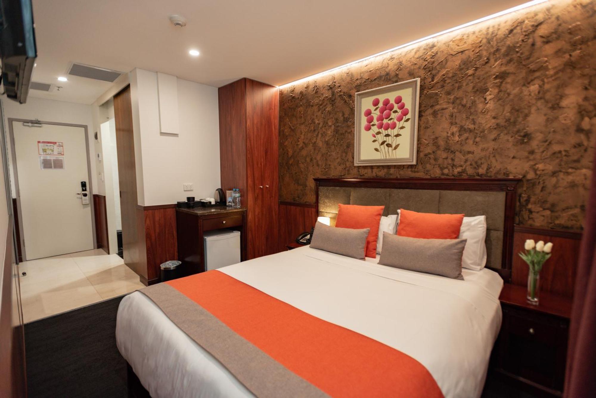 Queen Room,1624330352:JPEG