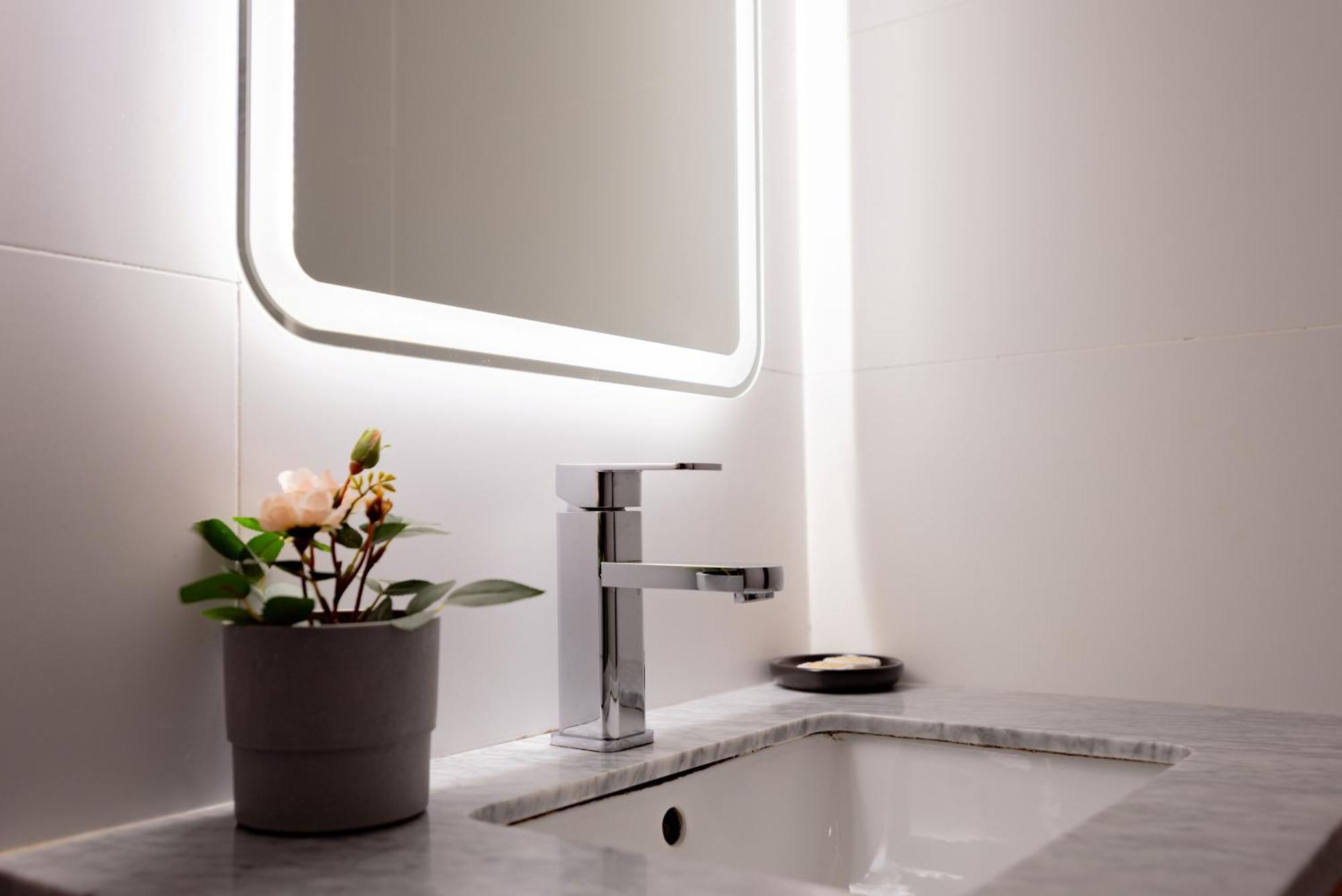 Compact Queen Room