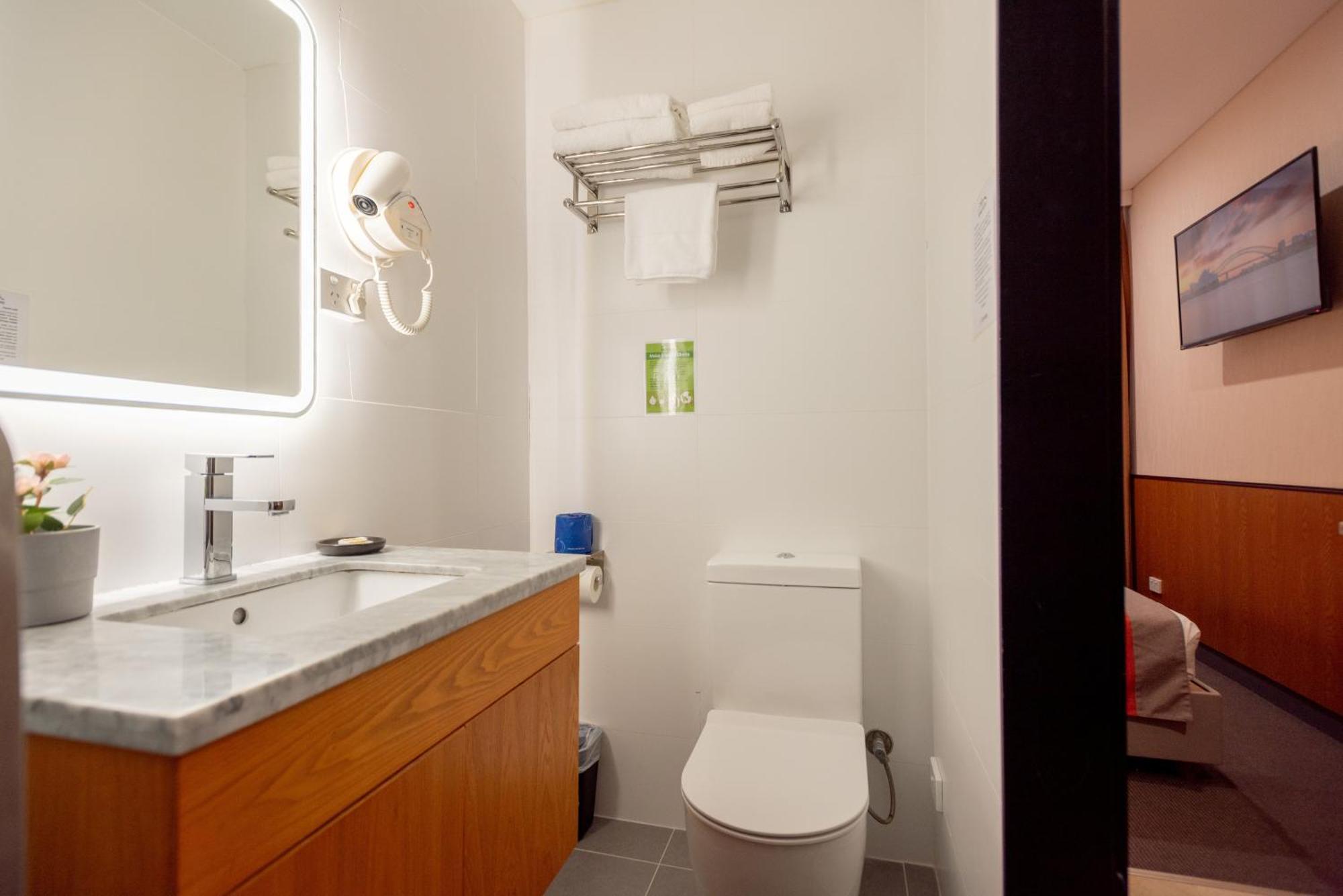 Compact Queen Room