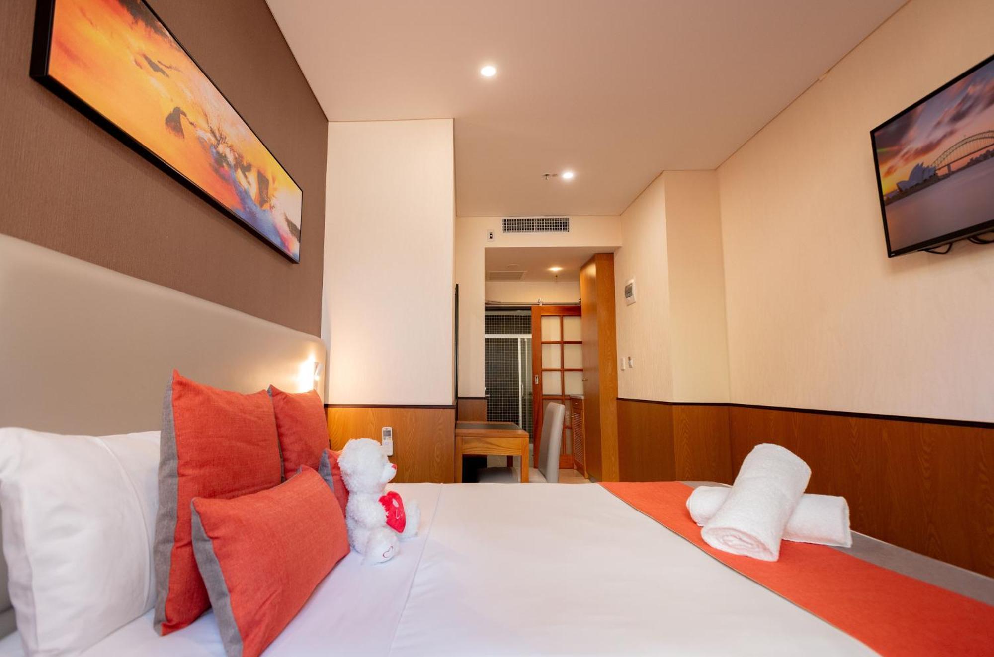 Standard Queen Room