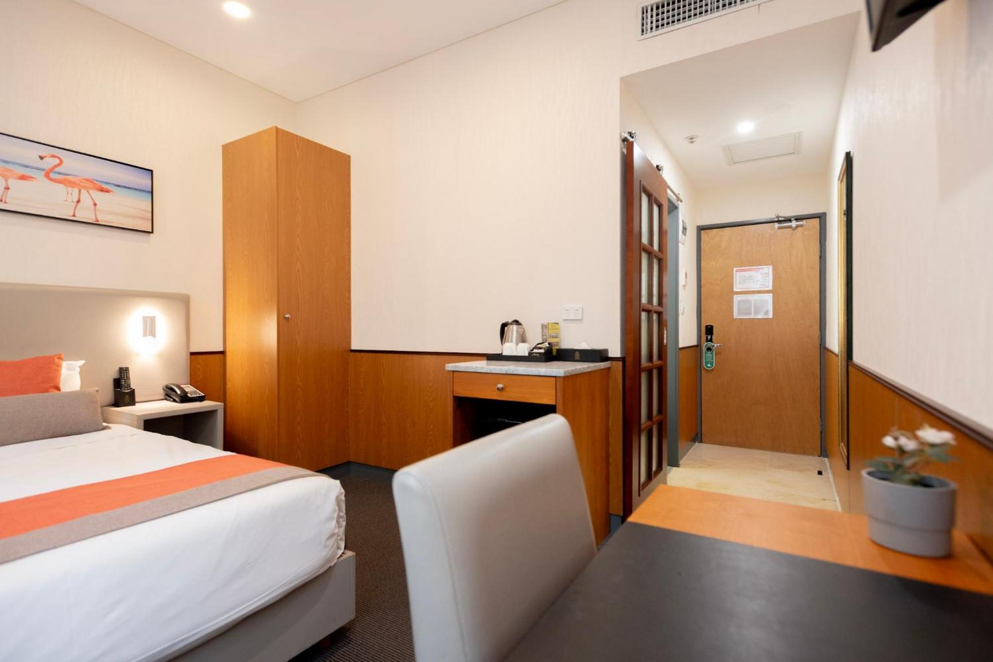 Premium Queen Room City View