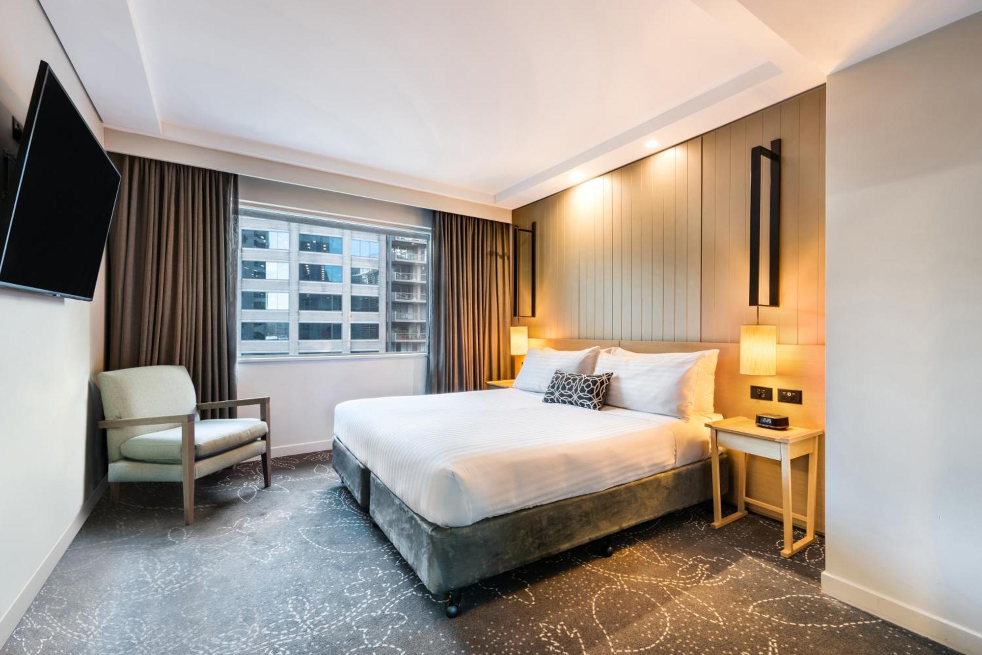 Executive Suite,1765211797:JPEG